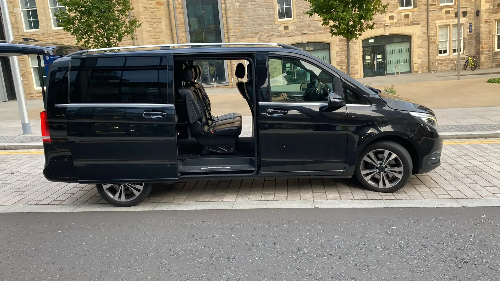 Side profile of the Mercedes-Benz V-Class